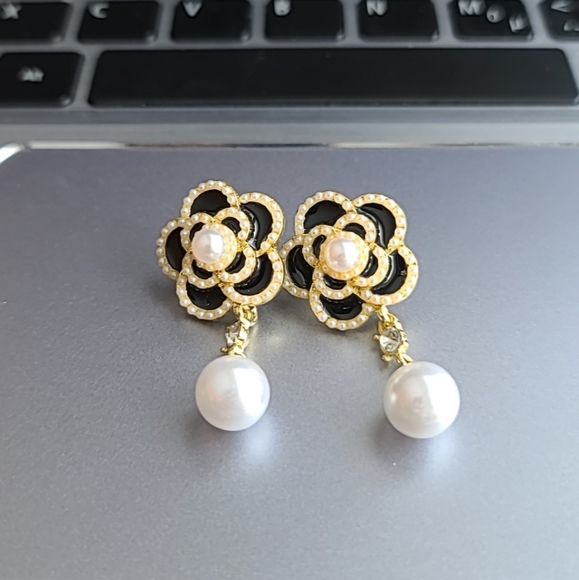 flower earrings - Picture 2 of 8